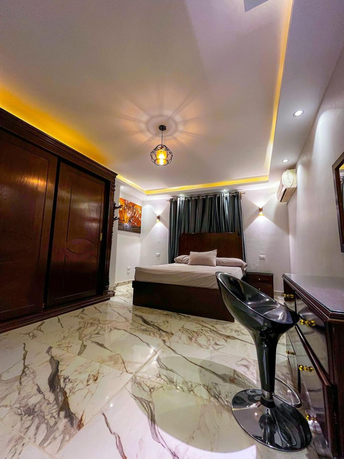 Large Stylish In Sheraton Near Airport *