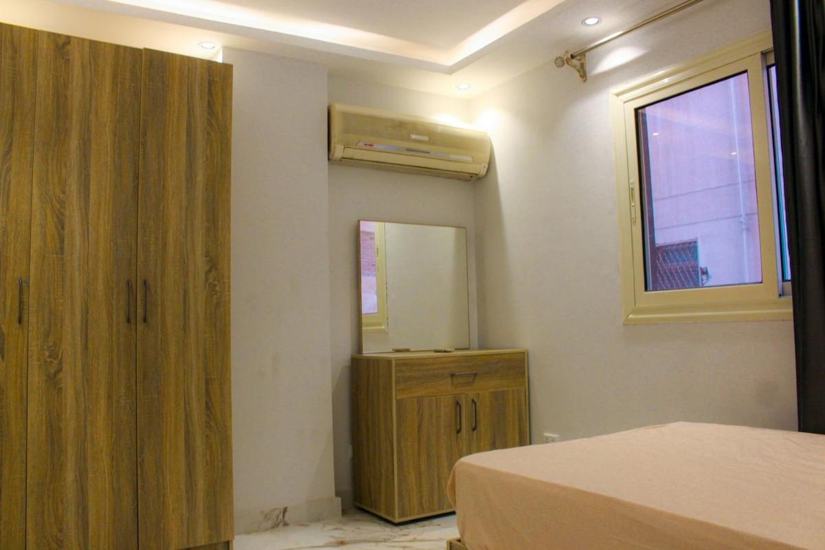 Large Stylish In Sheraton Near Airport Apartment